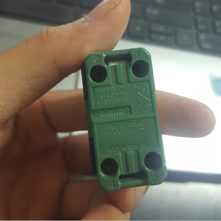 công tắc trung gian